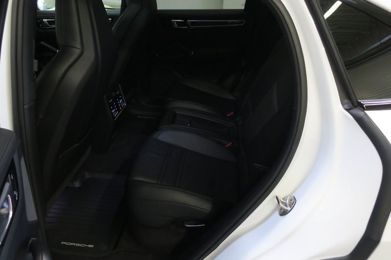 Porsche Cayenne (2019) Coupe 3.0 V6 Tiptronic Vzduch - fotka 42 z 45