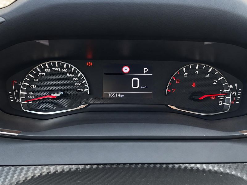 Peugeot 208 ACTIVE 1.2 PureTech 74 kW  - fotka 12 z 22
