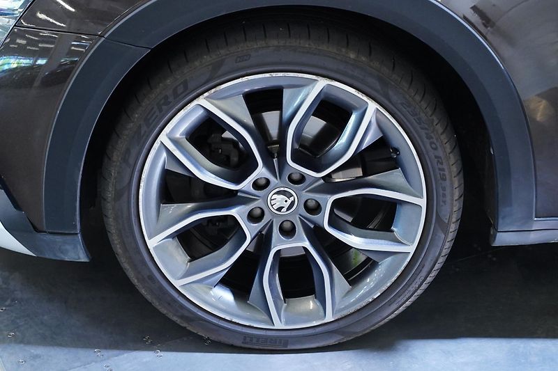 Škoda Superb - fotka 10 z 26