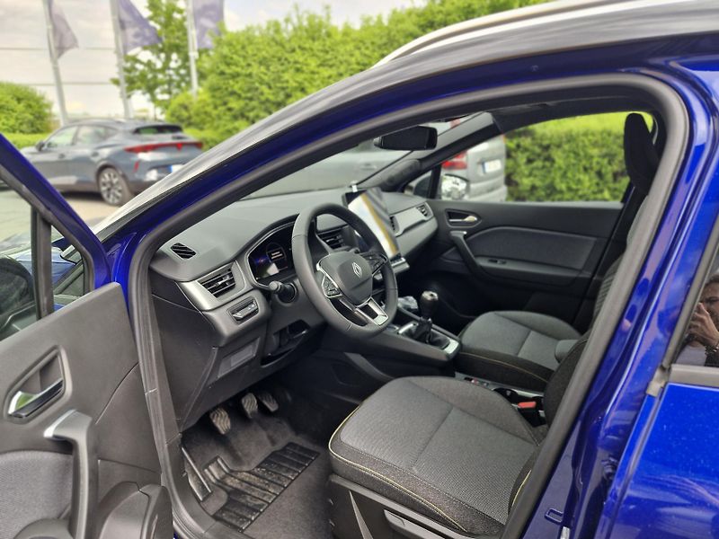 Renault Captur (2026) techno TCe 115 - fotka 7 z 9