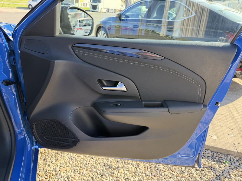 Opel Corsa 1,2T/74kW - Elegance - fotka 48 z 67
