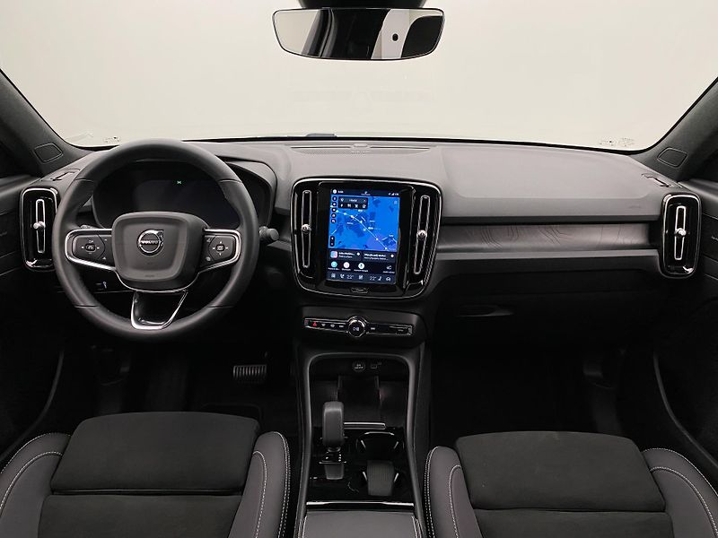 Volvo C40 PURE ELECTRIC TWIN ENGINE PLUS - fotka 2 z 57