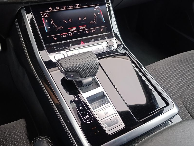 Audi Q8 50TDI S-LINE NIGHT ČR DPH - fotka 28 z 36