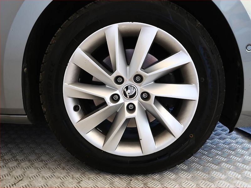Škoda Superb (2017) Style 1.6 TDI, Navi, Bi-Xenony - fotka 15 z 18