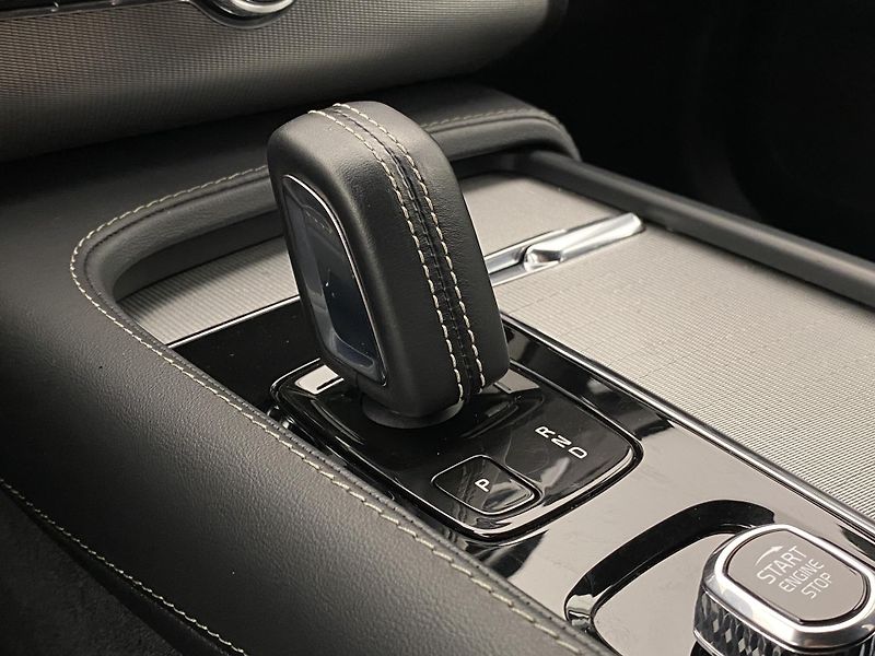 Volvo XC90 T8 AWD RECHARGE R-DESIGN 7míst - fotka 28 z 54