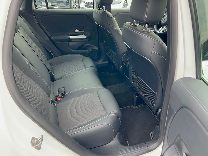 Mercedes-Benz GLA 200 d 4MATIC - fotka 11 z 29