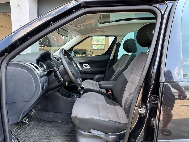 Škoda Roomster (2009) 1.4 16V - fotka 9 z 42
