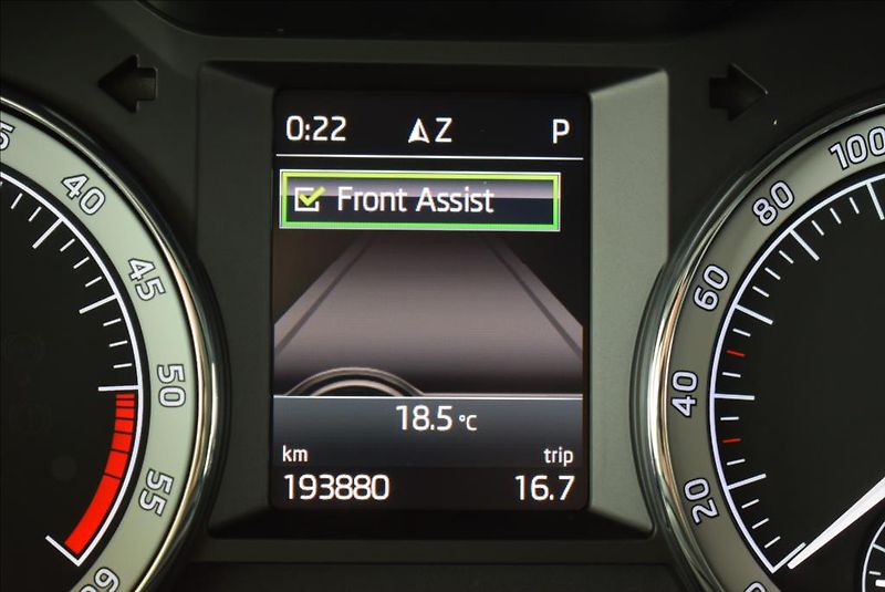 Škoda Octavia 1,6 TDi, DSG,NAVI,serviska, - fotka 32 z 40
