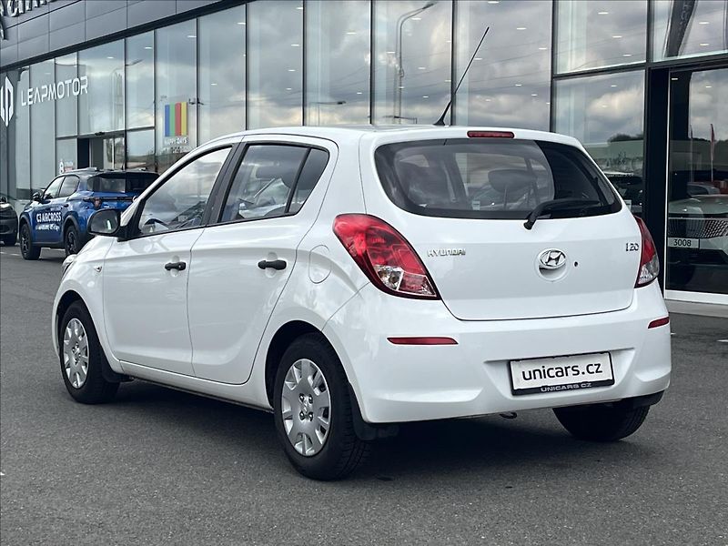 Hyundai i20 1,2 i  Family Space - fotka 7 z 21