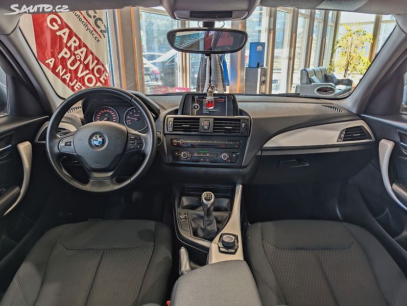 BMW Řada 1 116 i 100kW VÝHŘEVY, PDC - fotka 9 z 23