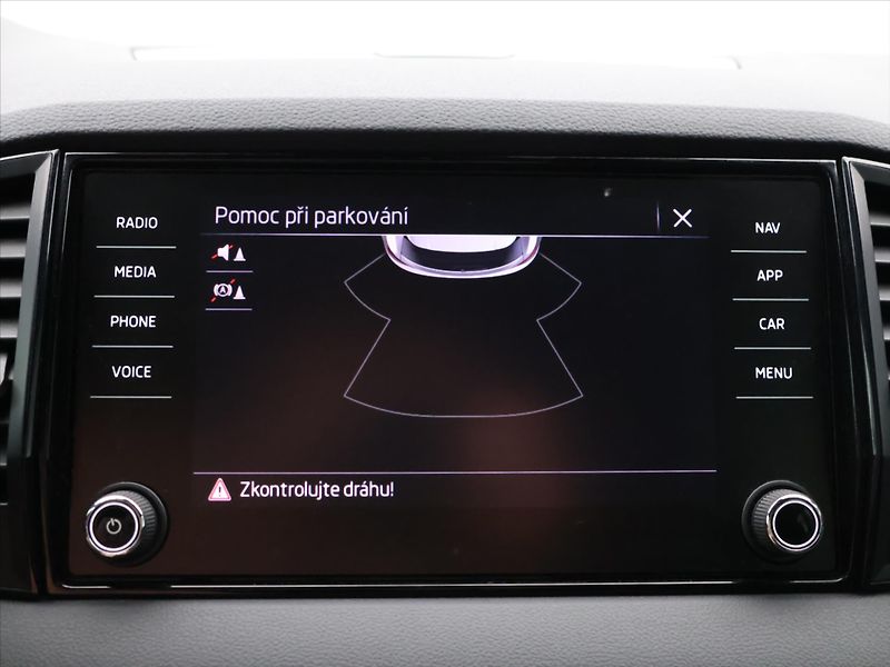 Škoda Karoq 2,0 TDI DSG 4x4 Sportline DPH - fotka 22 z 32