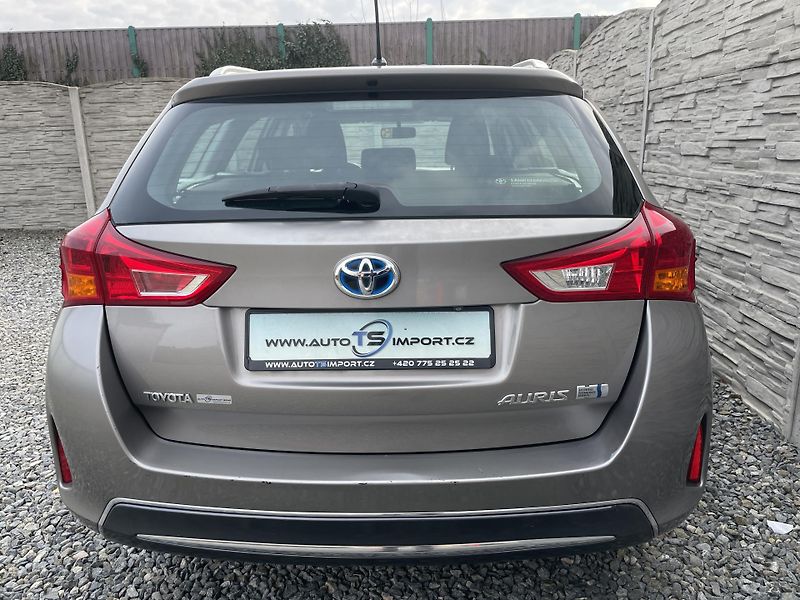 Toyota Auris 1.8i 16v HYBRID AUT NAVI CAM!! - fotka 3 z 166