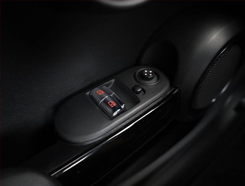 Mini Ostatní (2021) Cooper SE 32 kWh, SoH 94% - fotka 16 z 20