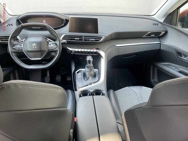 Peugeot 3008 (2018) 1.2 PT, ČR, Allure, park. - fotka 8 z 19