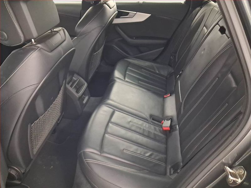 Audi A4 (2022) S-Line 40 TDI - fotka 10 z 19