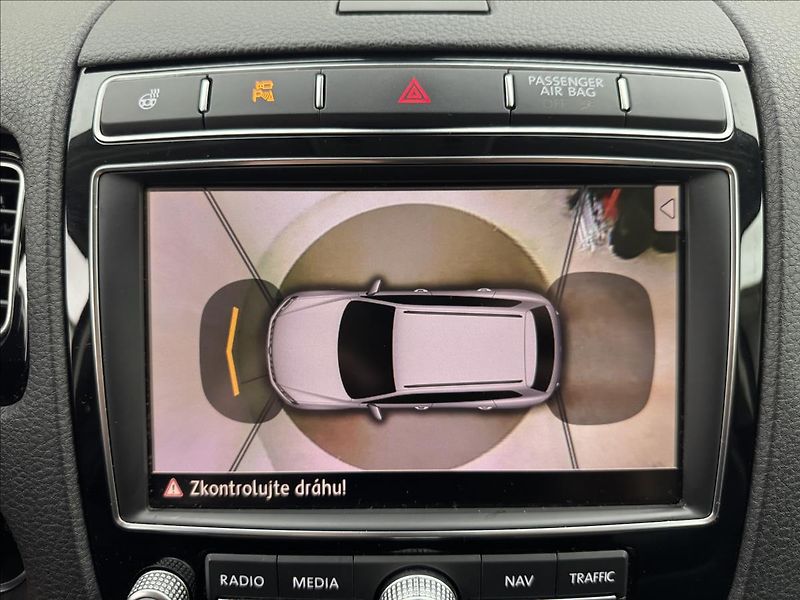 Volkswagen Touareg 3,0 ACC 360° TZ PEČLIVÝ SERVIS - fotka 24 z 49