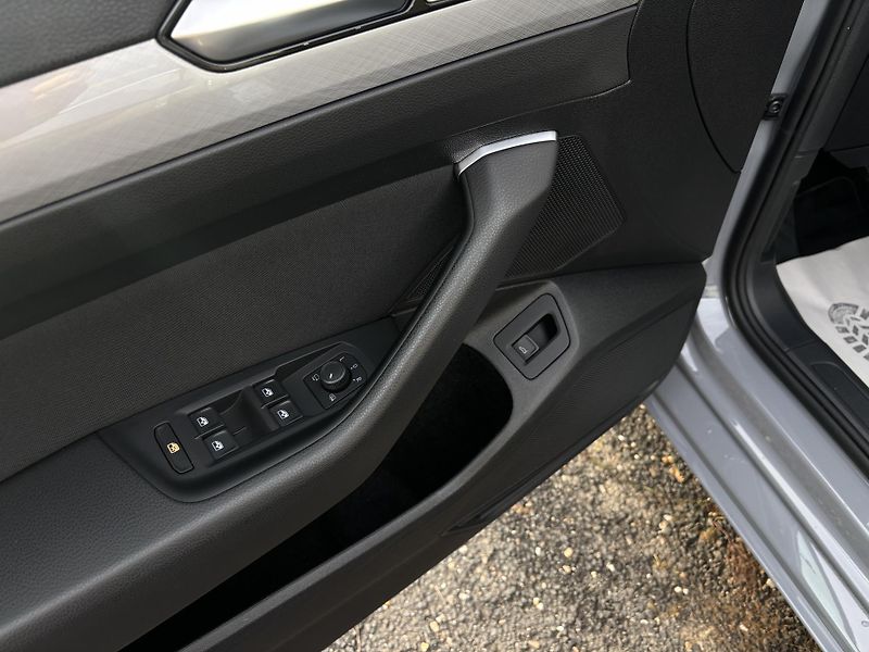Volkswagen Passat (2022) Variant 1,5TSI EVO Business ČR - fotka 15 z 28