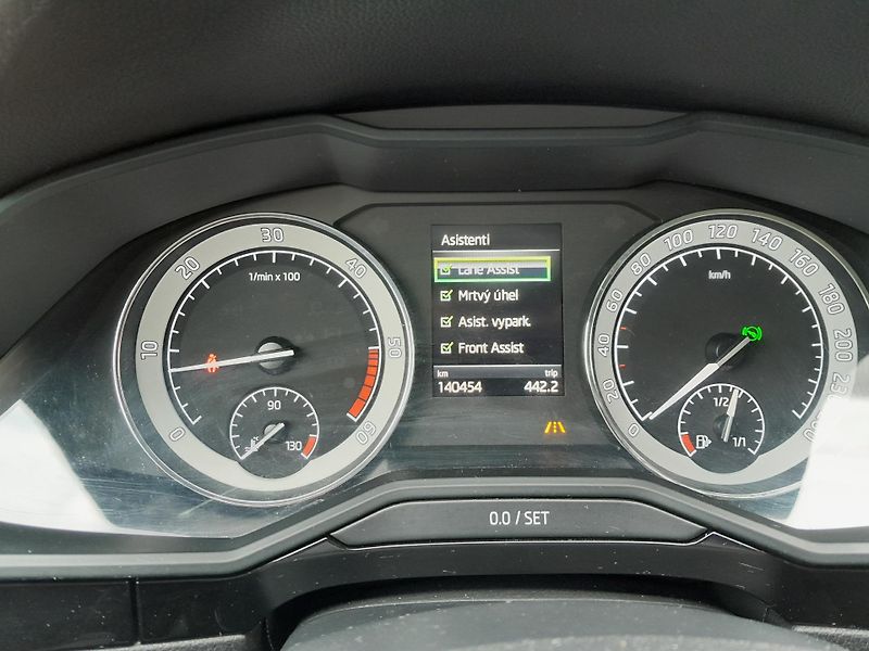 Škoda Superb (2018) 140kW 4x4 L&K WEBASTO-DPH - fotka 15 z 21