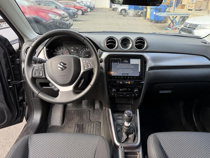 Suzuki Vitara 1,4 Premium Hybrid - fotka 11 z 13