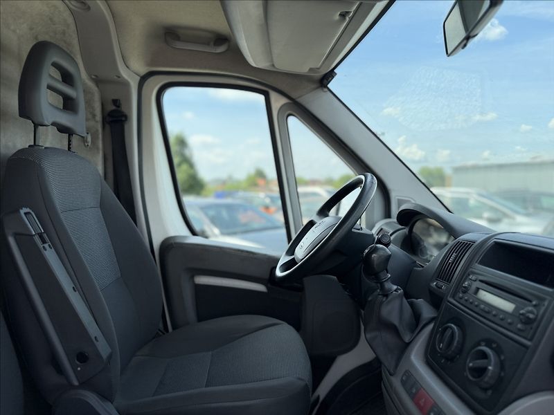 Peugeot Boxer 2,2 184tKm PO SERVISE - fotka 19 z 22