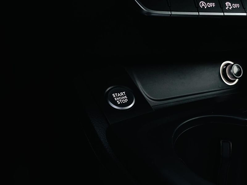 Audi A4 1.4TFSI MAN 1MAJITEL TAŽNÉ LED - fotka 41 z 44