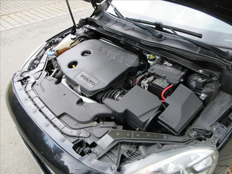 Volvo V40 1,6 D D2, 84Kw, Klima, park.sy - fotka 27 z 28
