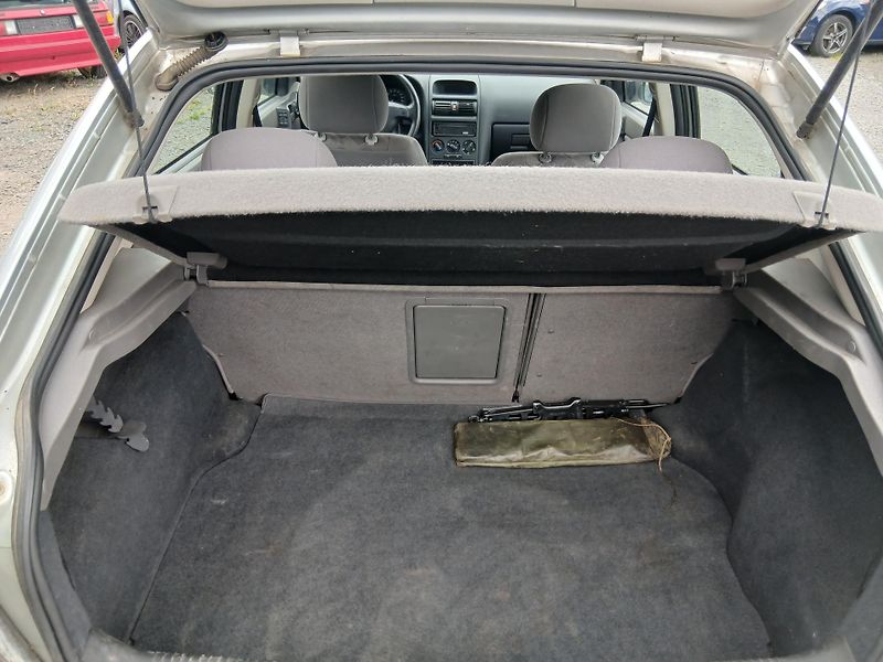 Opel Astra 1.2i - fotka 23 z 23
