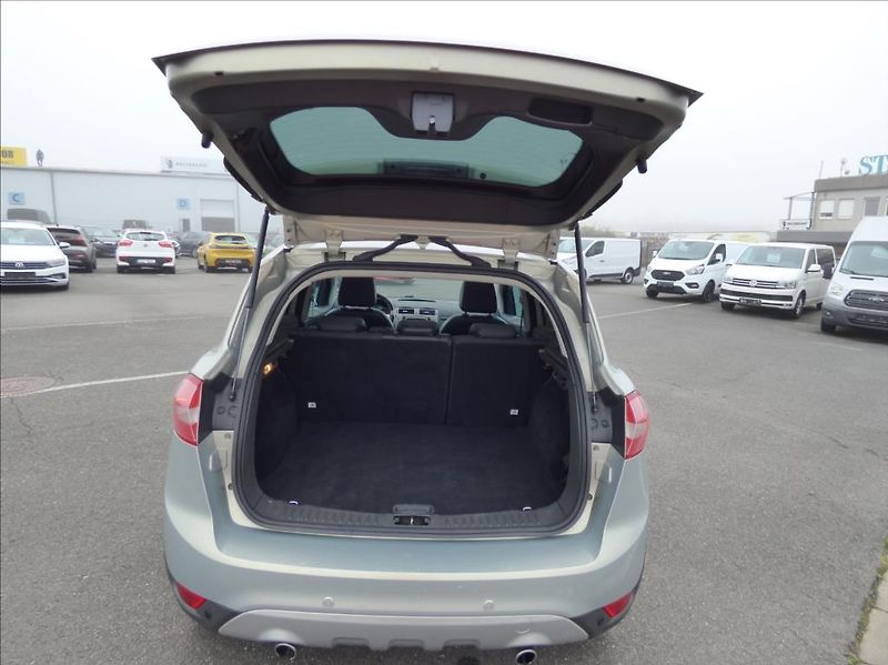 Ford Kuga 2,0 TDCI, 4x4 - fotka 13 z 47