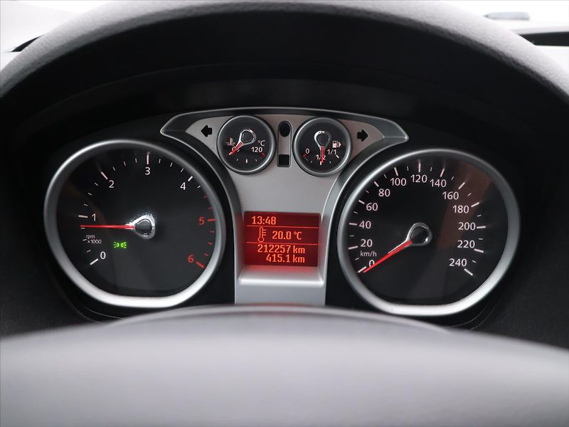 Ford Kuga 2.0 TDCI 103kW 4x4 Tažné CZ - fotka 15 z 24