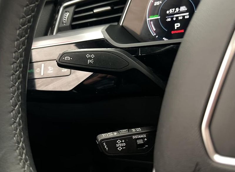 Audi Q8 e-tron 55 Q 360k Matrix Vzduch Pano - fotka 14 z 35