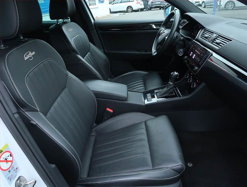 Škoda Superb (2022) Laurin&Klement 2.0 TDI - fotka 9 z 25