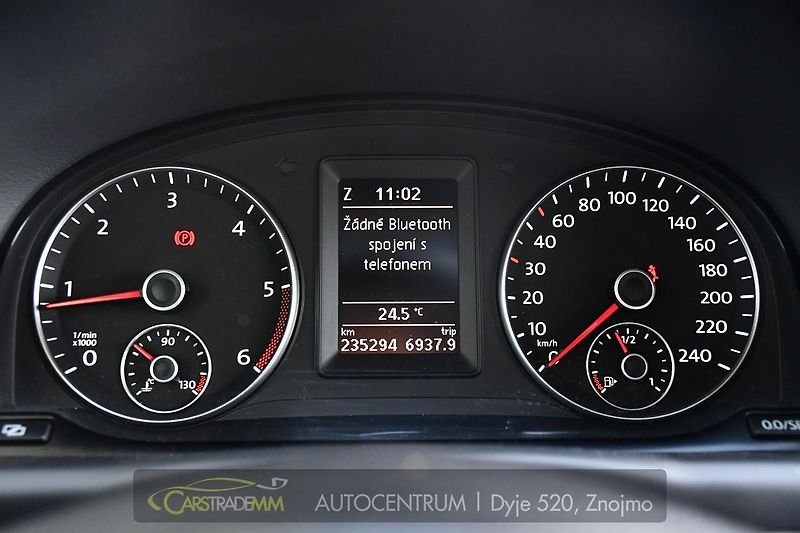 Volkswagen Touran 2.0TDi CROSS NAVI VÝHŘEV - fotka 31 z 48