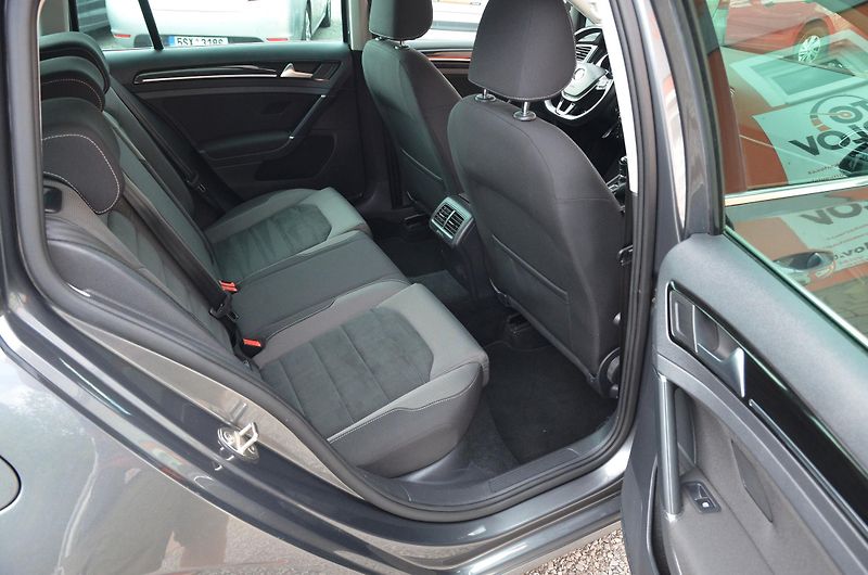 Volkswagen Golf (2017) 2.0 TDi 110kW HIGHLINE / LED - fotka 15 z 38