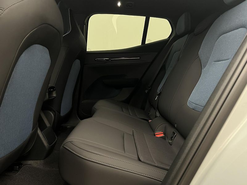 Volvo EX30 CC P5 RWD LONG RANGE PLUS - fotka 5 z 47