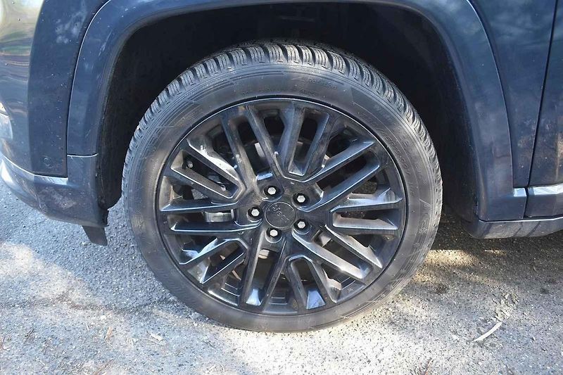 Jeep Compass již je k mání jen s menší či větší elektrifikací