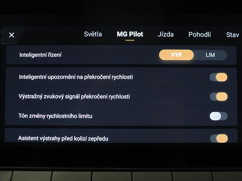 MG ZS 1,5 i 85kW Elegance 26tkm.ČR - fotka 16 z 27