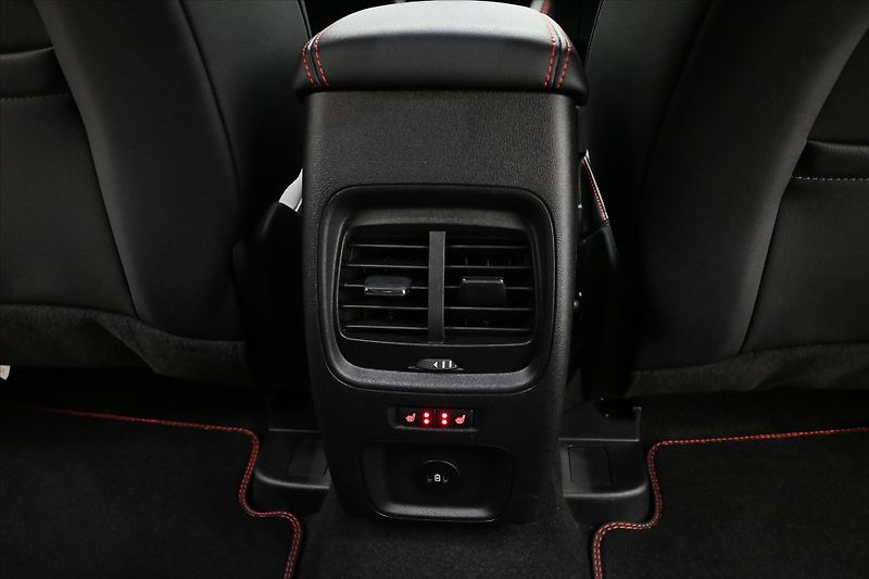 Ford Kuga 2,5 PLUG-IN 112 kW ST-LINE Zár - fotka 21 z 32