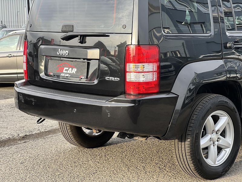 Jeep Cherokee 2.8CRD MANUÁL 6.R.ST. KLIMA - fotka 38 z 38