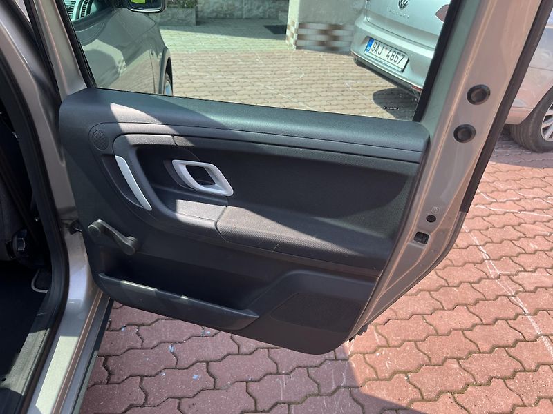 Škoda Roomster 1.9TDI 77KW,SCOUT,DIGI,PANORAM - fotka 19 z 41