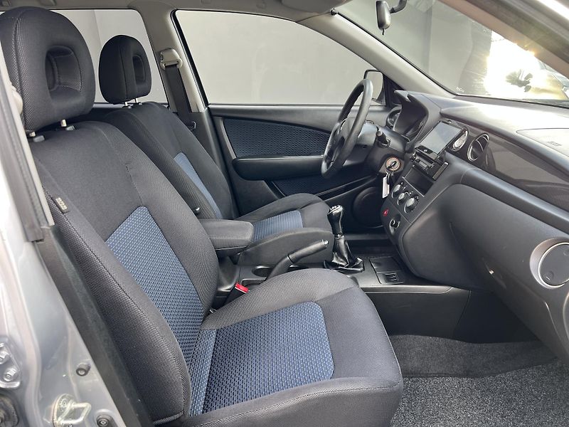 Mitsubishi Outlander Navigator 2.0i 4x4 KLIMA ALU - fotka 25 z 32