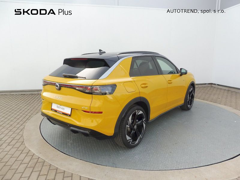 Volkswagen T-Roc (2026) R-Line 1,5 eTSI 110kW mHEV DSG - fotka 2 z 32