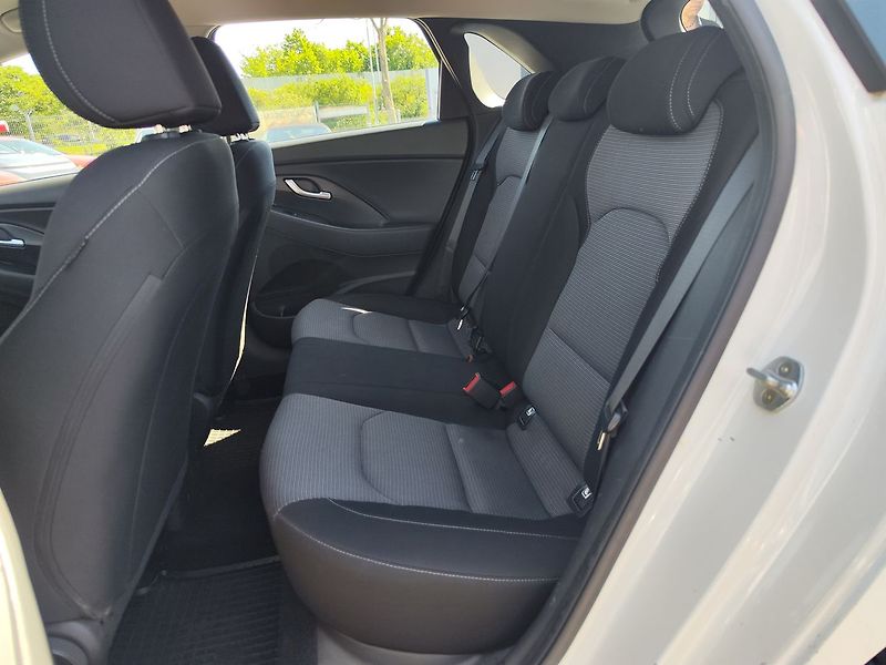 Hyundai i30 1.4i/73kW Trikolor Komfort - fotka 10 z 29