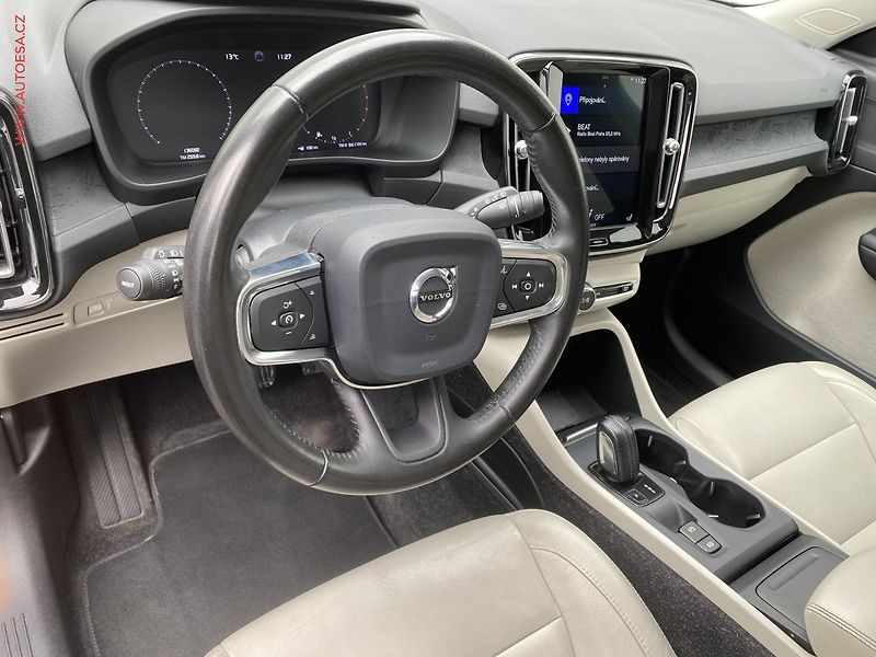 Volvo XC40 (2019) 2.0T5 AWD, 2.maj,ČR - fotka 12 z 17