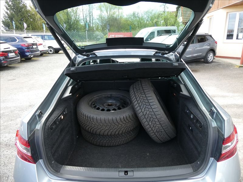 Škoda Superb 2,0 TDi STYLE DSG, 2x kola, ČR - fotka 16 z 43