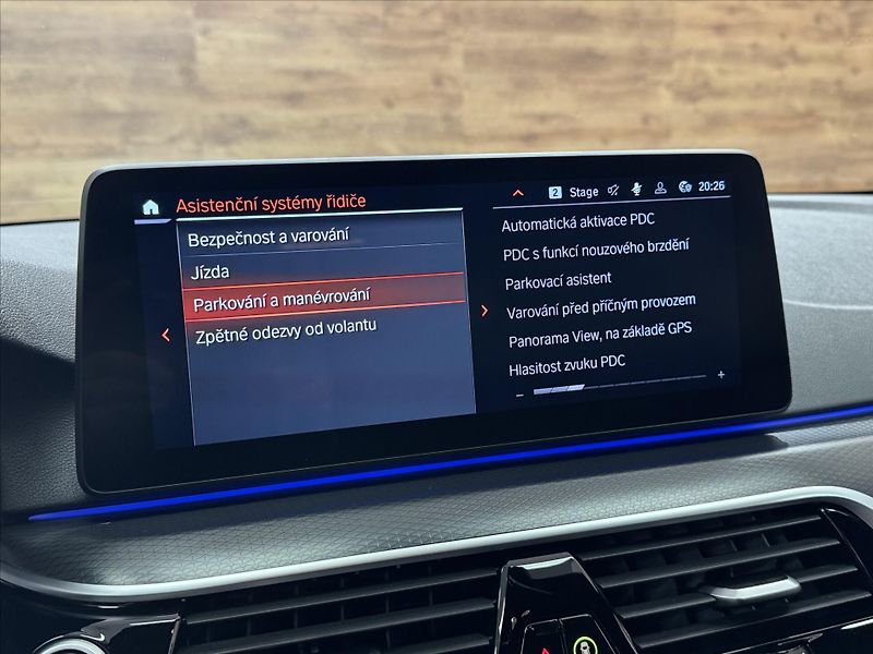 BMW Řada 5 M550i xDRIVE LASER HUD - fotka 19 z 31