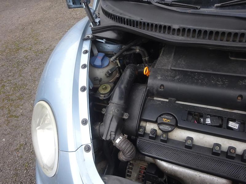 Volkswagen New Beetle (2003) Cabrio 1,4 55 KW - fotka 6 z 13