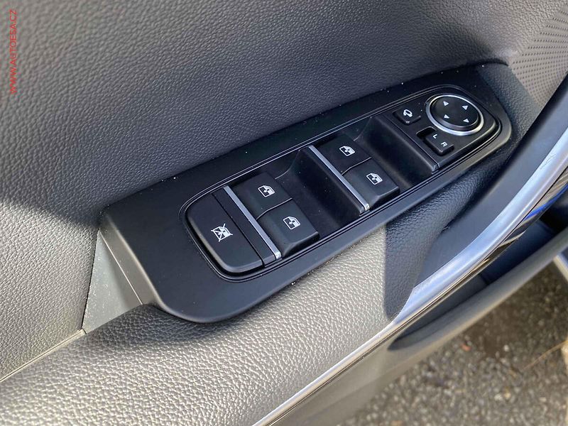 Kia XCeed (2023) 1.5 T-GDi, 2.maj,ČR - fotka 13 z 17
