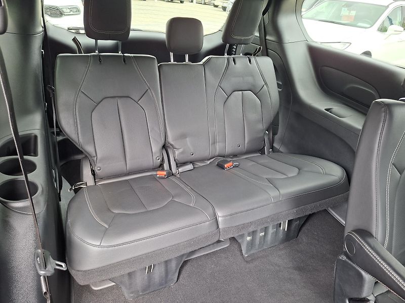 Chrysler Pacifica (2020) 3,6L V6 SPORT,DVD,ALU kola R20 - fotka 13 z 34