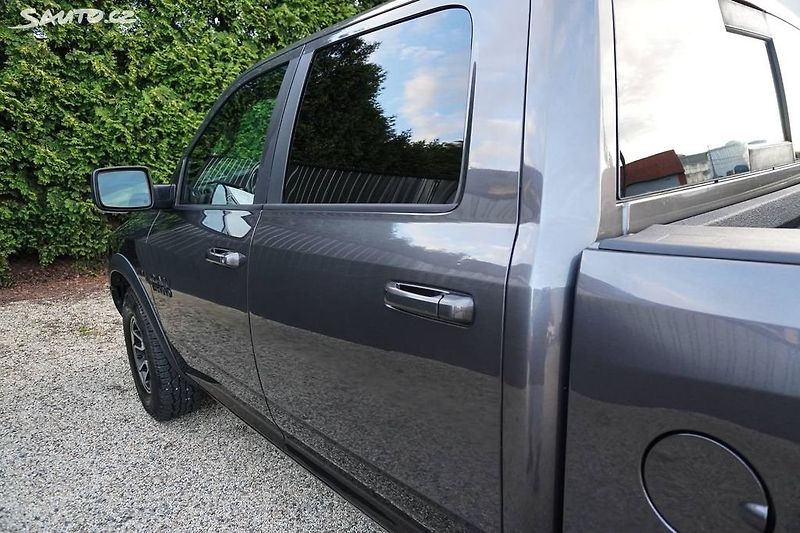 Dodge RAM (2015) 5.7 HEMI 4X4 REBEL EDITION - fotka 7 z 35