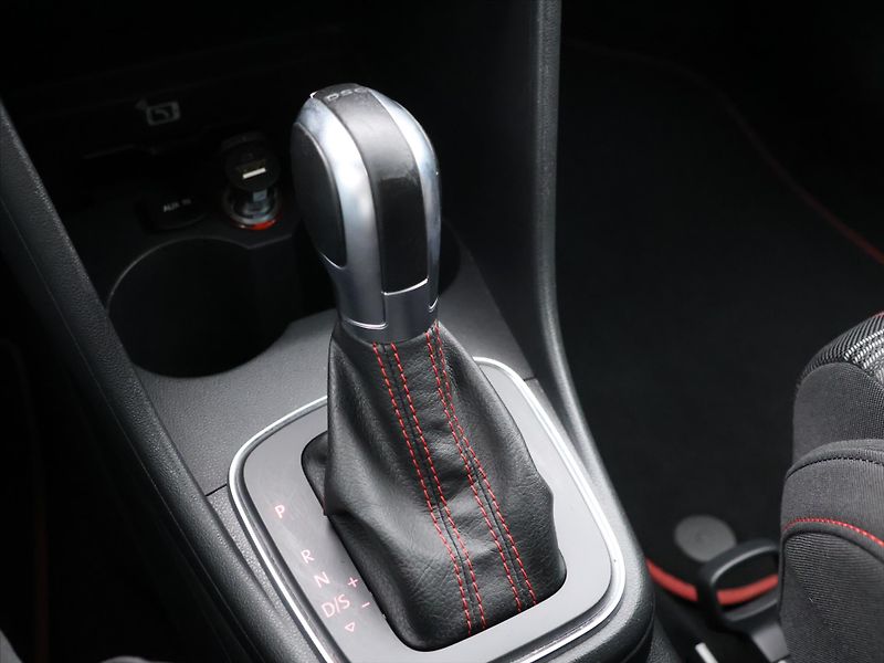 Volkswagen Polo 1.8 TSI 141kW GTI DSG 1.Majite - fotka 24 z 33